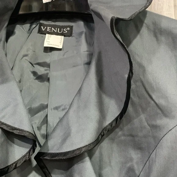 ❤️ VENUS Black Ruffled Jacket - Picture 5 of 5